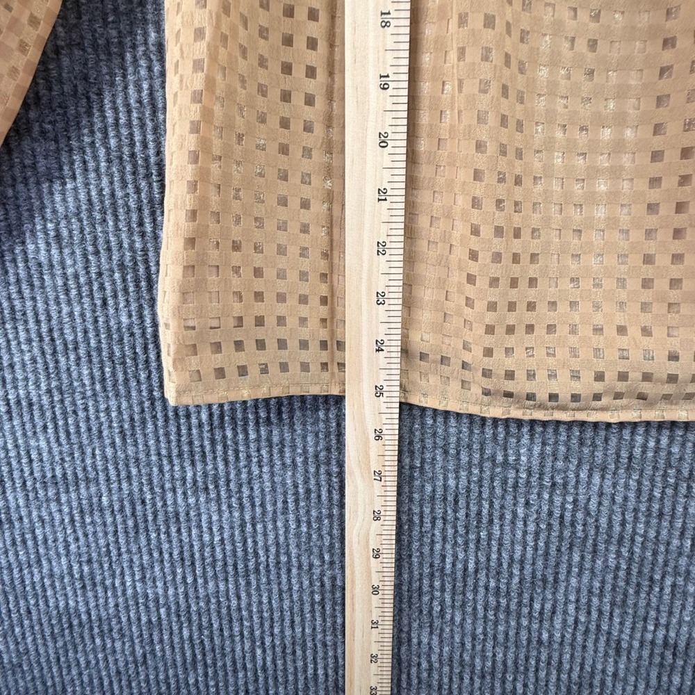 Entro Blouse Womens Size M Tan Excellent Ruffle Shoulder Grid V-Neck Top T19088 - Picture 3 of 7